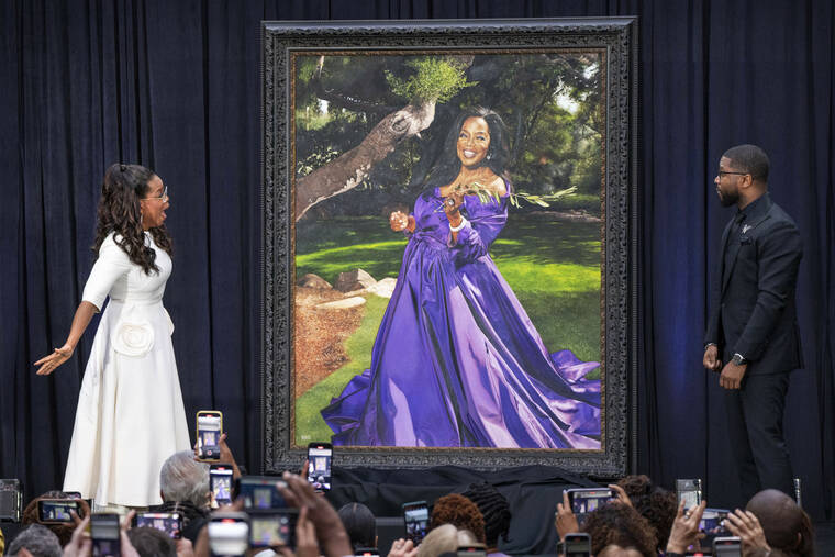 JACQUELYN MARTIN/AP
                                Oprah Winfrey reacts as she and artist Shawn Michael Warren, right, unveil Warren’s portrait of Winfrey during a ceremony at the Smithsonian’s National Portrait Gallery in Washington.