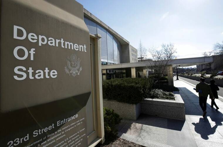 REUTERS/JOSHUA ROBERTS / 2017
                                People enter the State Department Building in Washington.