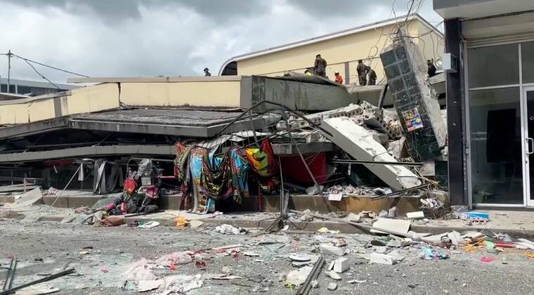 Australian search and rescue teams arrive in quake-hit Vanuatu