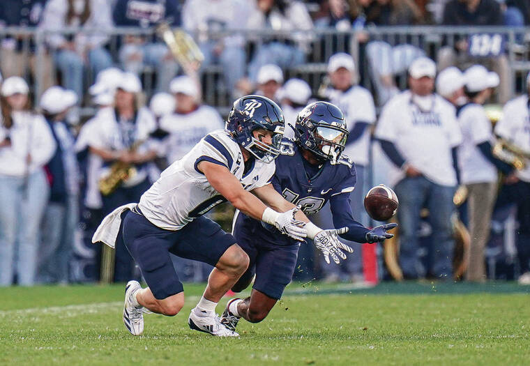 DAVID BUTLER II / IMAGN IMAGES / OCT. 26
                                Rice running back Dean Connors, left, caught four passes for 91 yards in a win over South Florida. In doing so, the Hawaii Prep graduate became the program’s career leader in receiving yards by a running back.