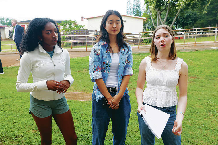 GEORGE F. LEE / GLEE@STARADVERTISER.COM
                                Here high school students Abiyana Moore, left, Annabel Fong and Catherine-Desneiges Zozo Lauzon gave their impressions of the proceedings.