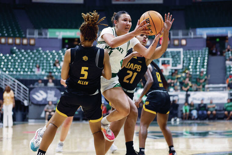 GEORGE F. LEE / GLEE@STARADVERTISER.COM 
                                Hawaii guard Kelsie Imai drew contact as she drove hard against Arkansas-Pine Bluff’s D’arrah Allen on Monday at SimpliFi Arena at Stan Sheriff Center.