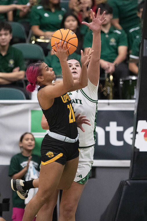 GEORGE F. LEE / GLEE@STARADVERTISER.COM 
                                Rainbow Wahine Brooklyn Rewers went up to block a shot by Arkansas-Pine Bluff’s Ashley Rojas on Monday.